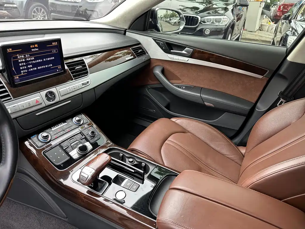 Audi A8 2015 — фото 9