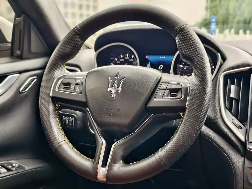 Maserati Ghibli 2017 — фото 23