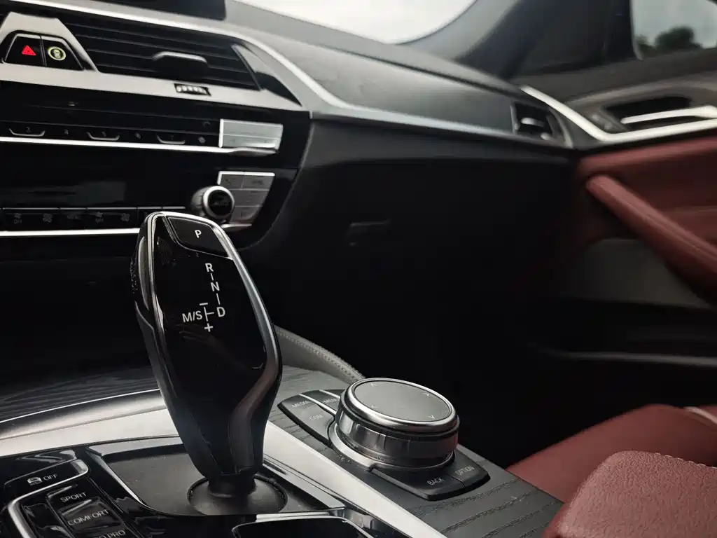 BMW 5 Series 2023 — фото 15