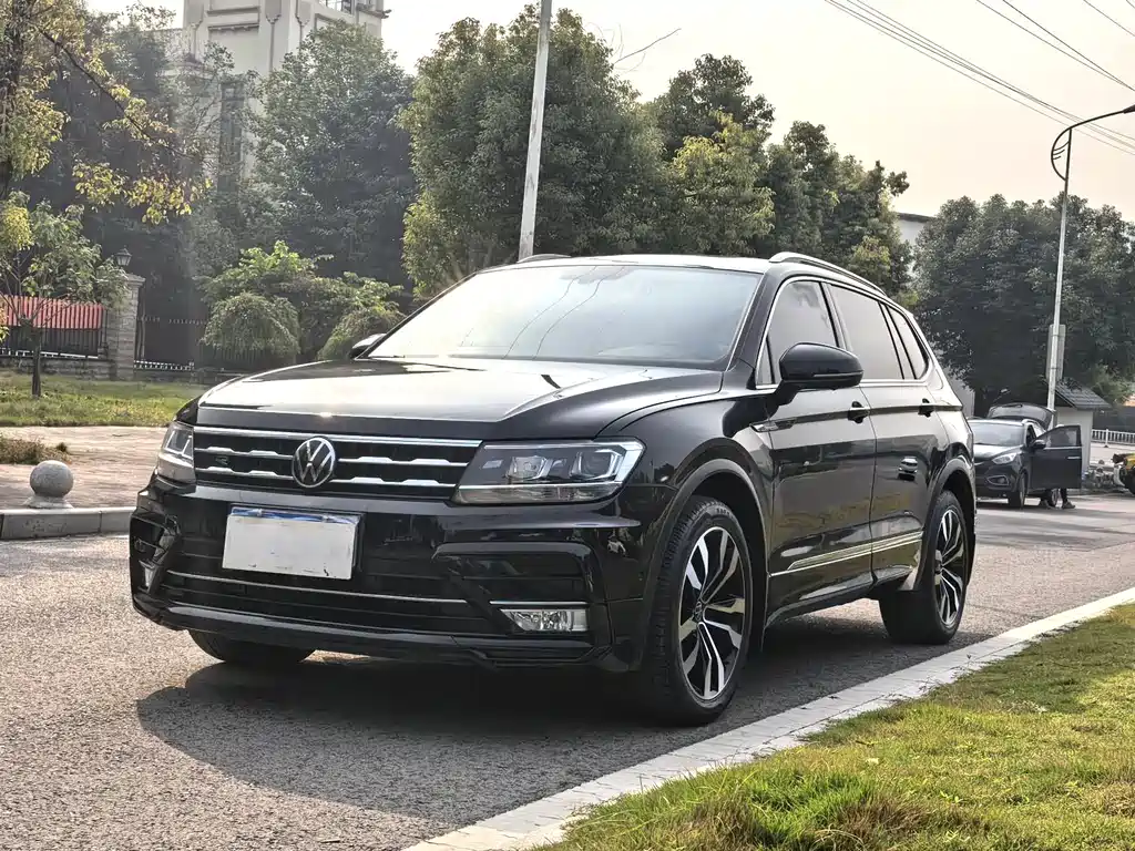 Volkswagen Tiguan L 2021 — фото 1