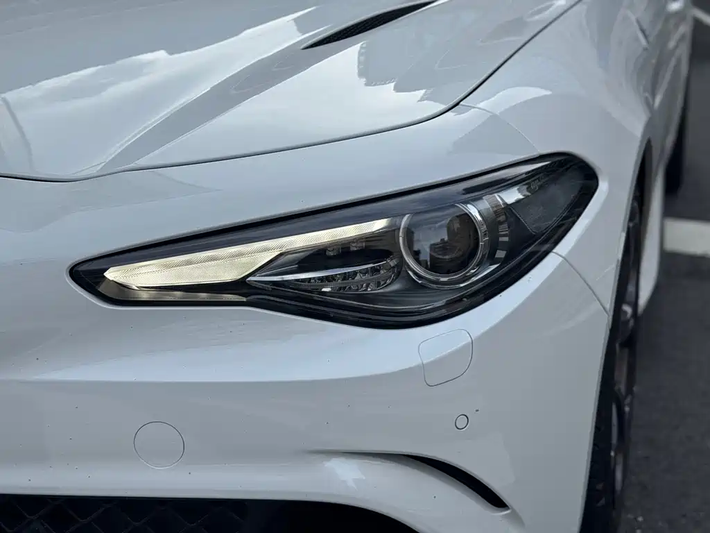 Alfa Romeo Giulia 2018 — фото 13