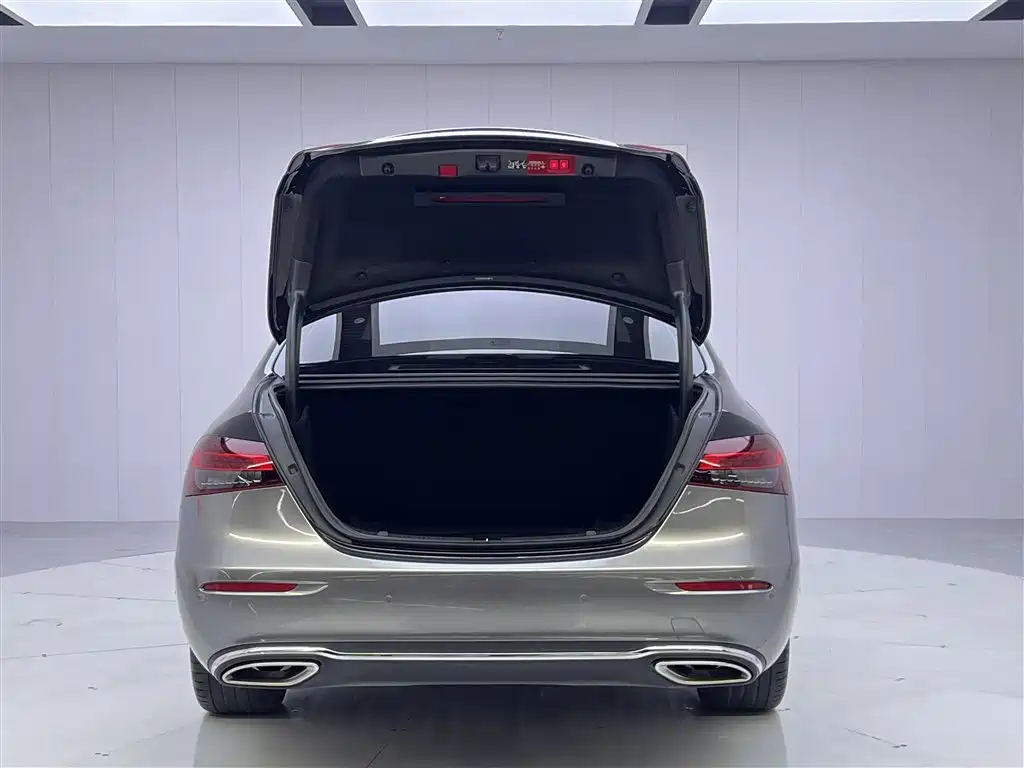 Mercedes-Benz E-Class 2023 — фото 6
