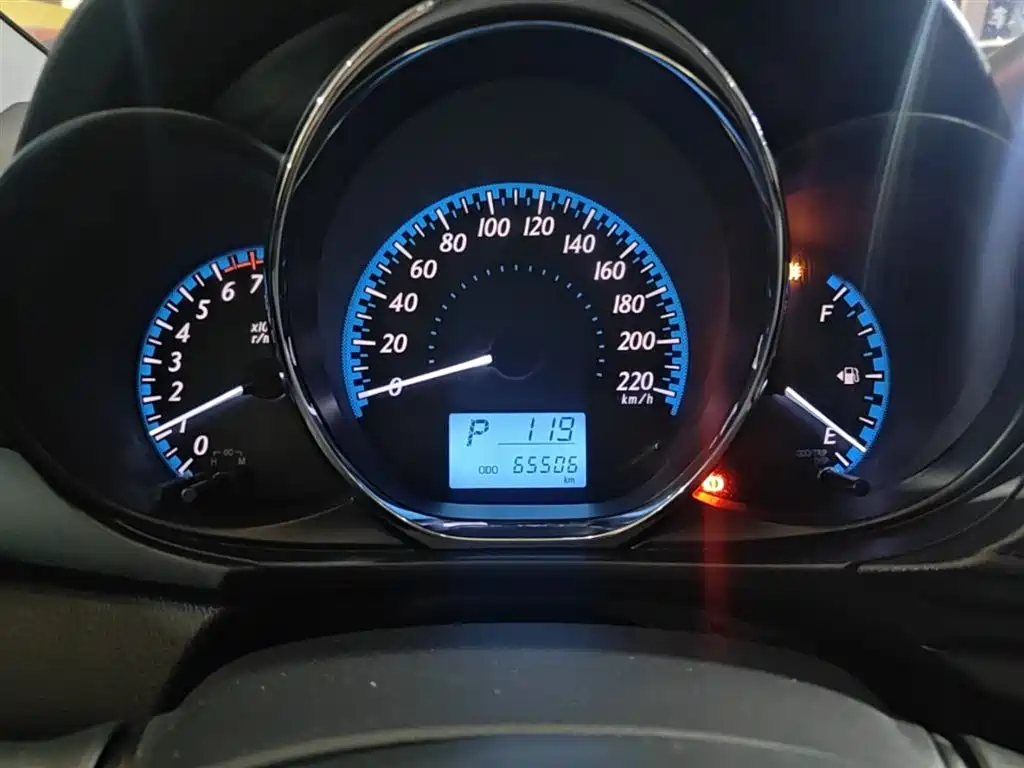 Toyota Yaris L 2018 — фото 12
