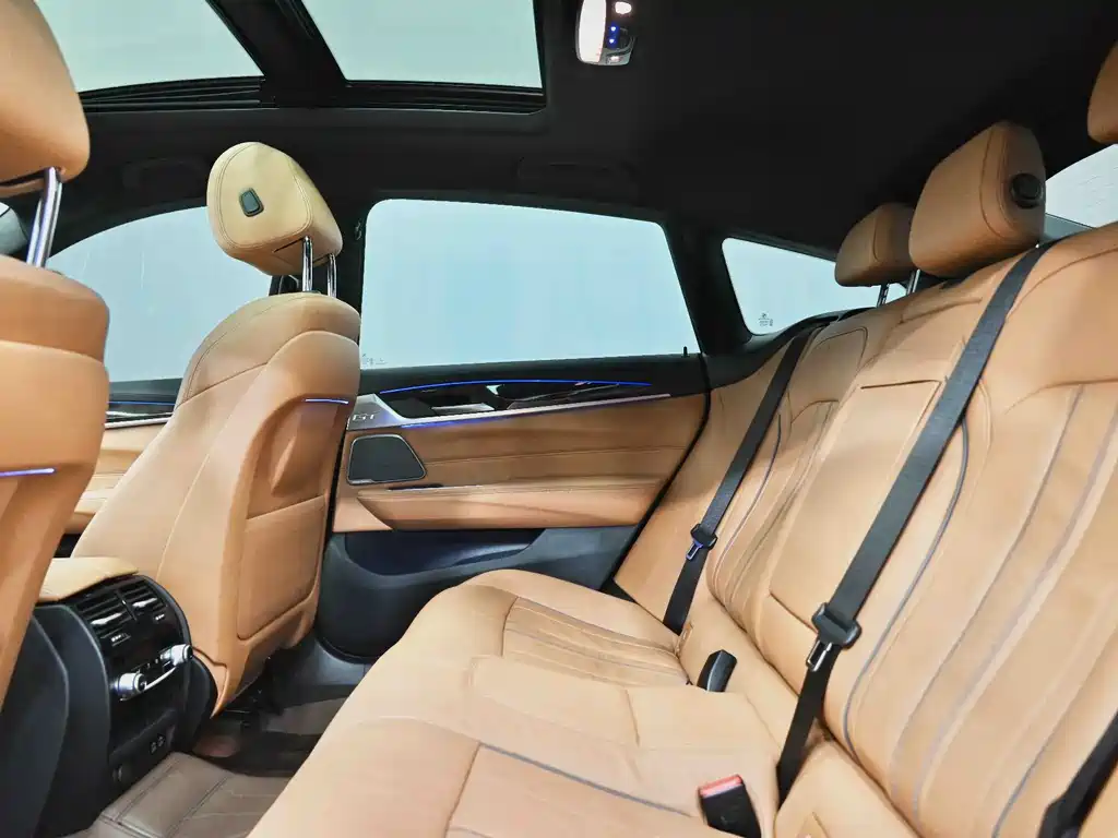 BMW 6 Series GT 2024 — фото 30