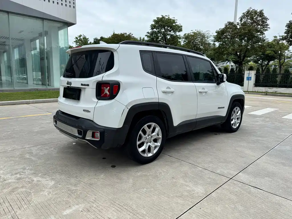 Jeep Renegade 2018 — фото 4