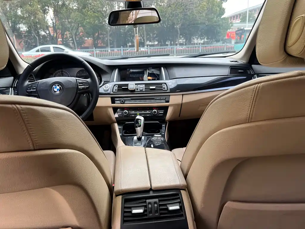 BMW 5 Series 2012 — фото 13