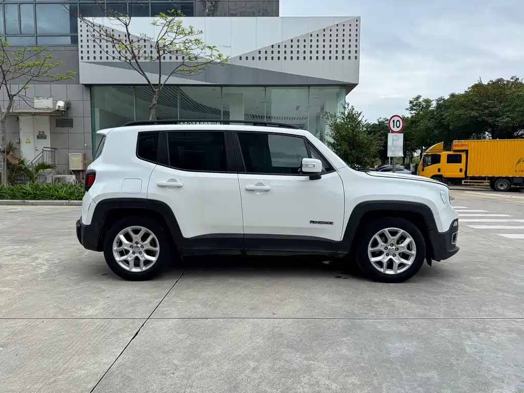 Jeep Renegade 2018 — фото 3