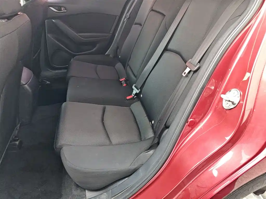 Mazda 3 Axela 2017 — фото 17
