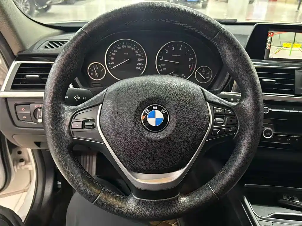 BMW 3 Series 2016 — фото 12