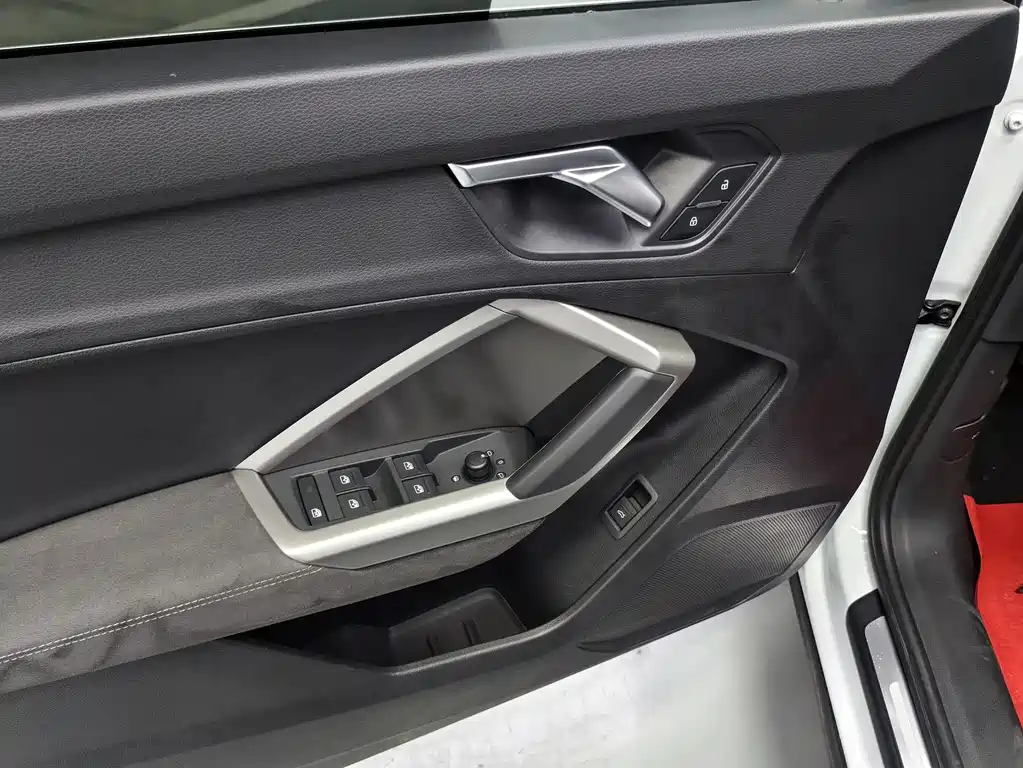 Audi Q3 2023 — фото 11