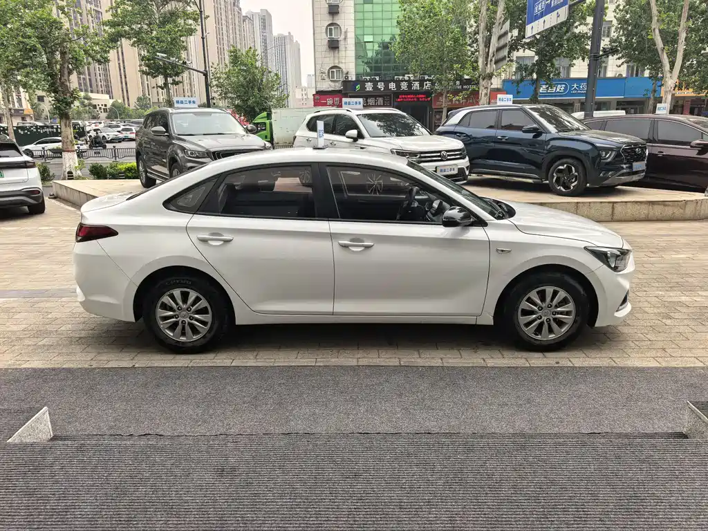 Hyundai Elantra 2019 — фото 20