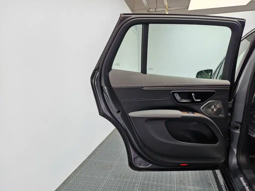 Mercedes-Benz EQS SUV 2025 — фото 16