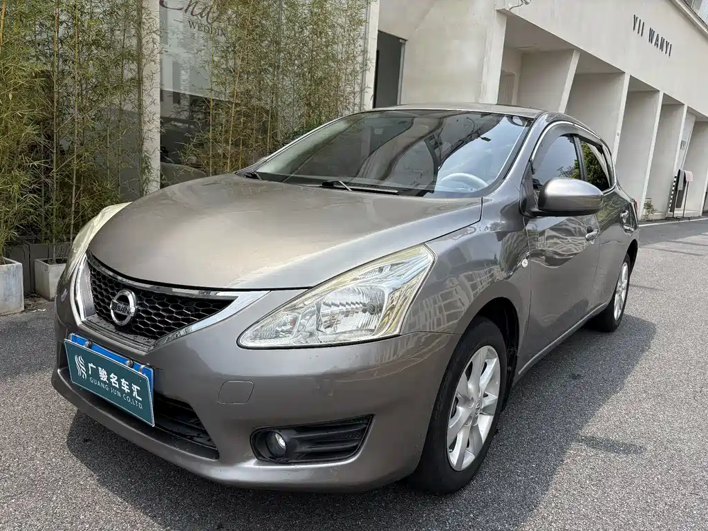 Nissan Tiida 2015 — фото 1