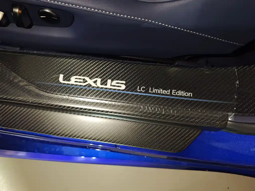 Lexus LC 2018 — фото 17