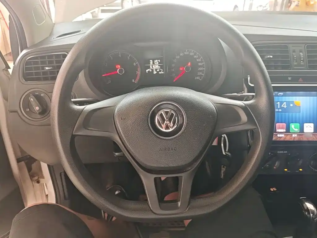 Volkswagen Polo 2017 — фото 11