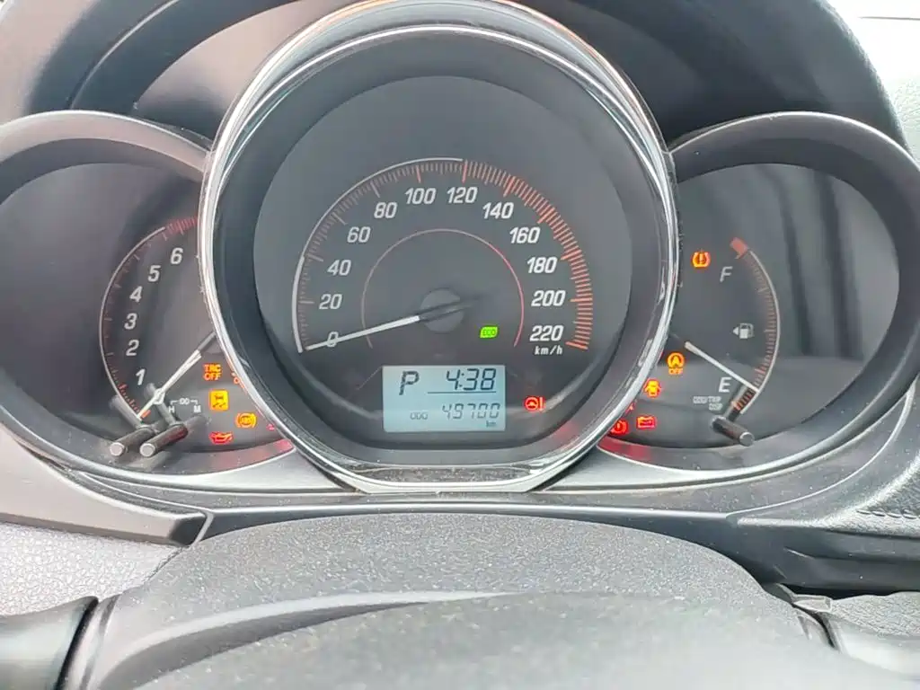 Toyota Yaris L 2021 — фото 12