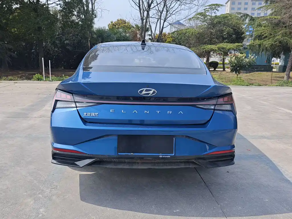 Hyundai Elantra 2022 — фото 14