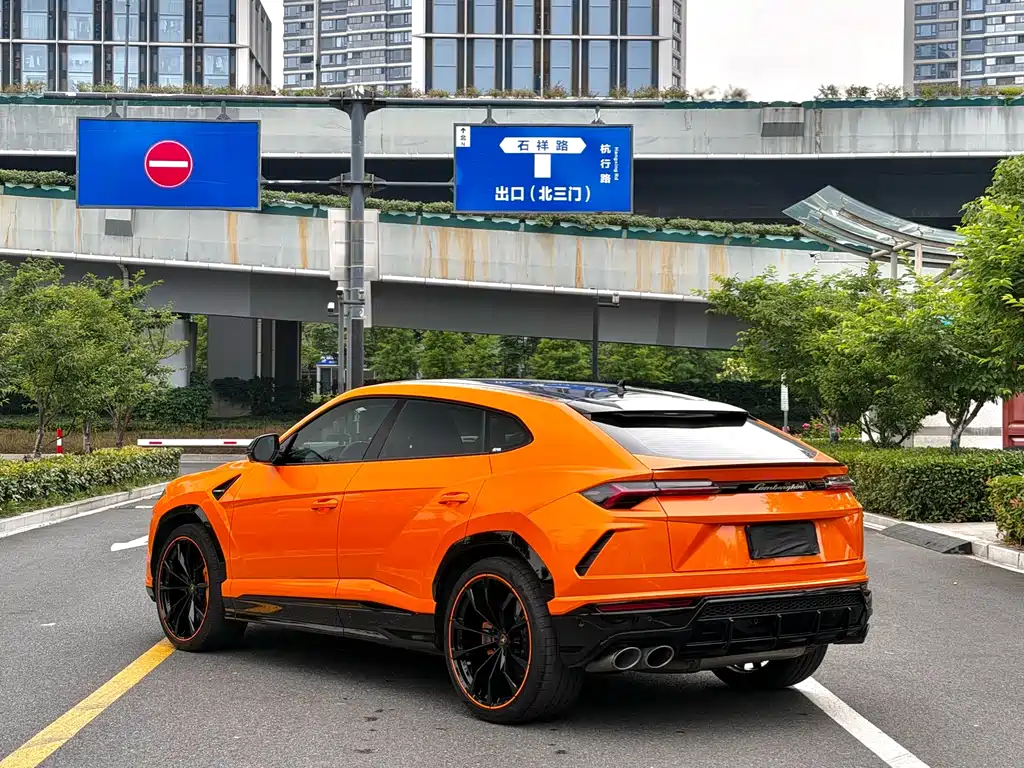 Lamborghini Urus 2022 — фото 9