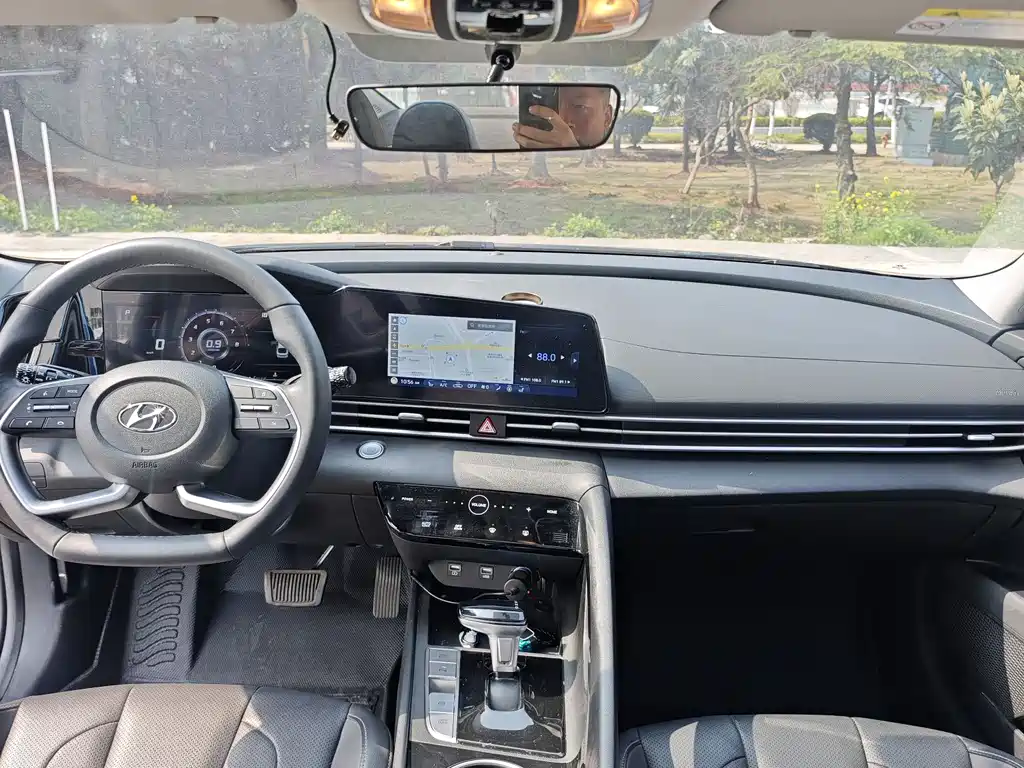 Hyundai Elantra 2022