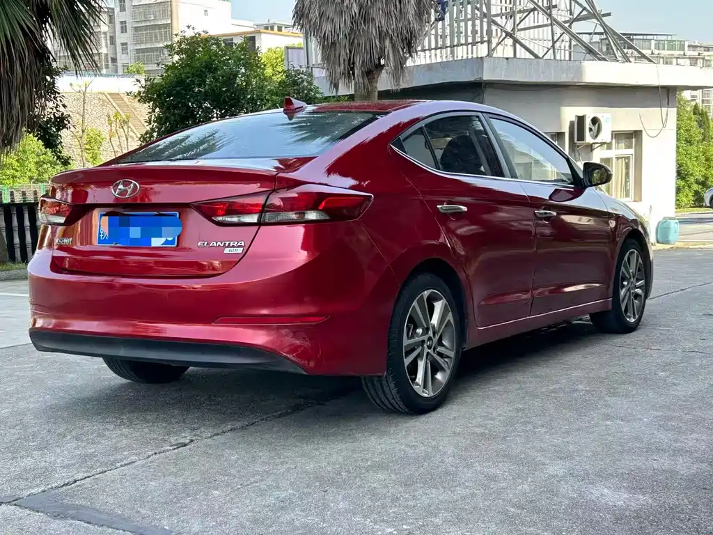 Hyundai Elantra 2018 — фото 4