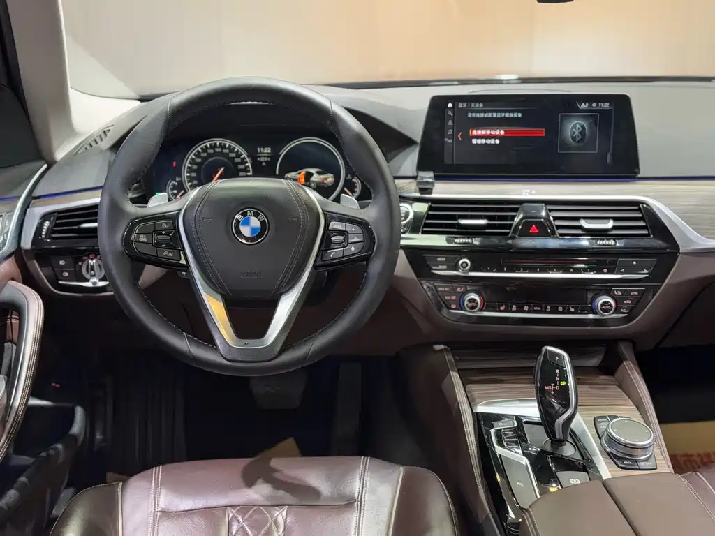 BMW 5 Series 2018 — фото 13