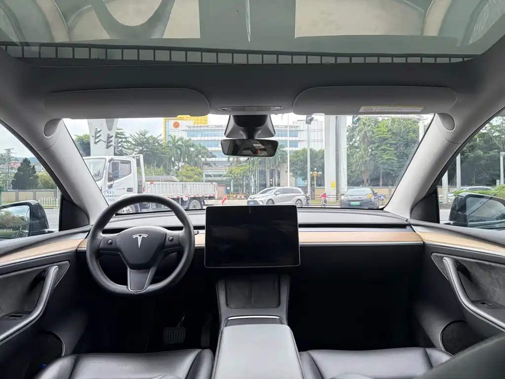 Tesla Model Y 2022 — фото 10