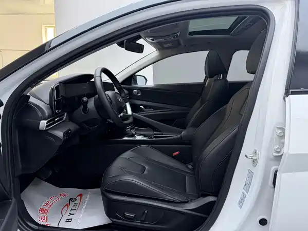 Hyundai Elantra 2022
