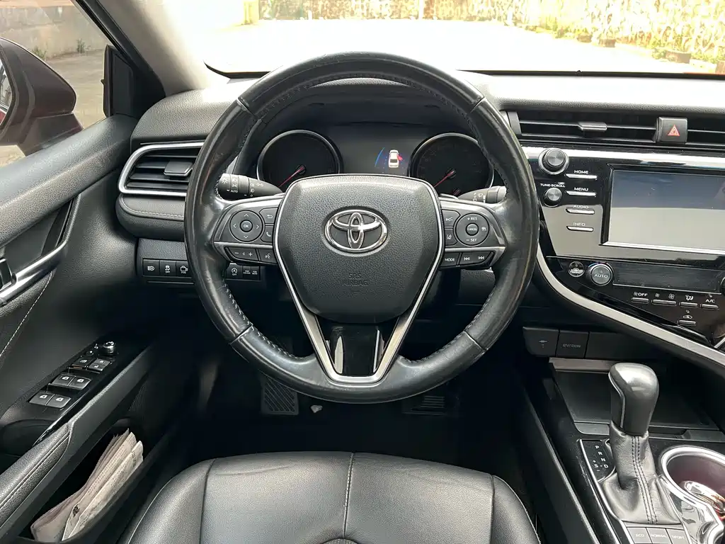 Toyota Camry 2018 — фото 8