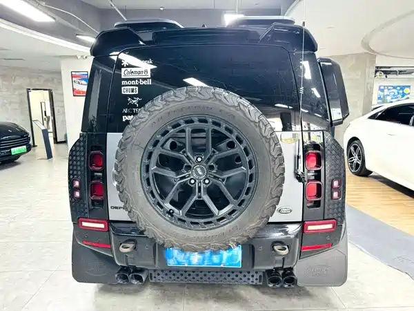 Land Rover Defender 2023