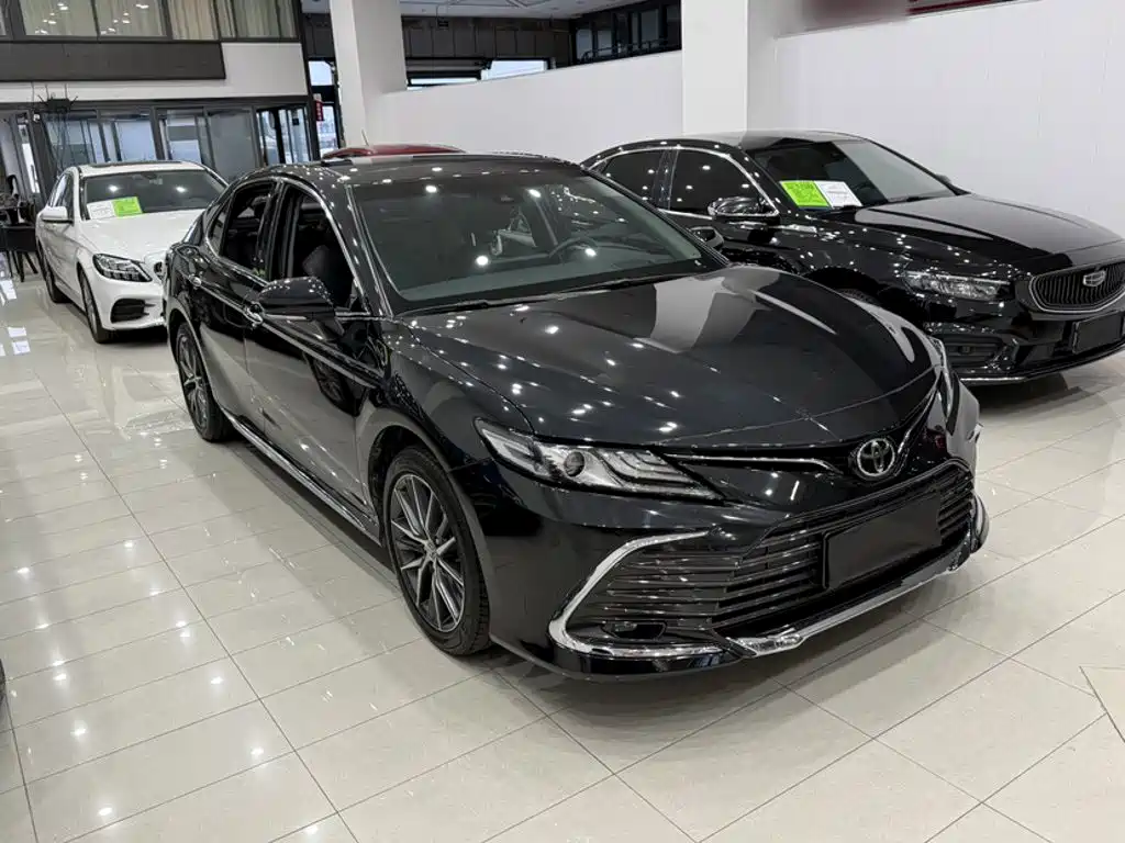 Toyota Camry 2023 — фото 25