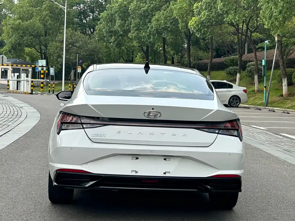 Hyundai Elantra 2022