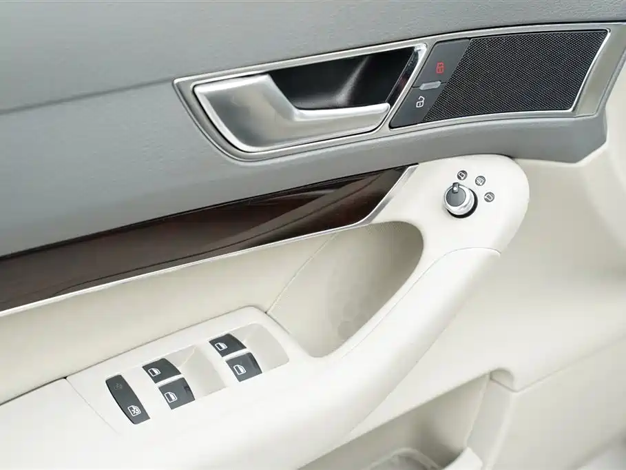 Audi A6L 2010 — фото 10