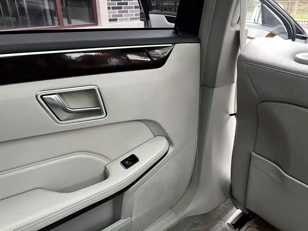 Mercedes-Benz E-Class 2014 — фото 16