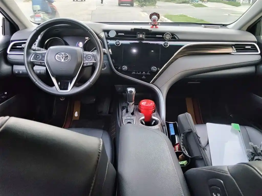 Toyota Camry 2020 — фото 13