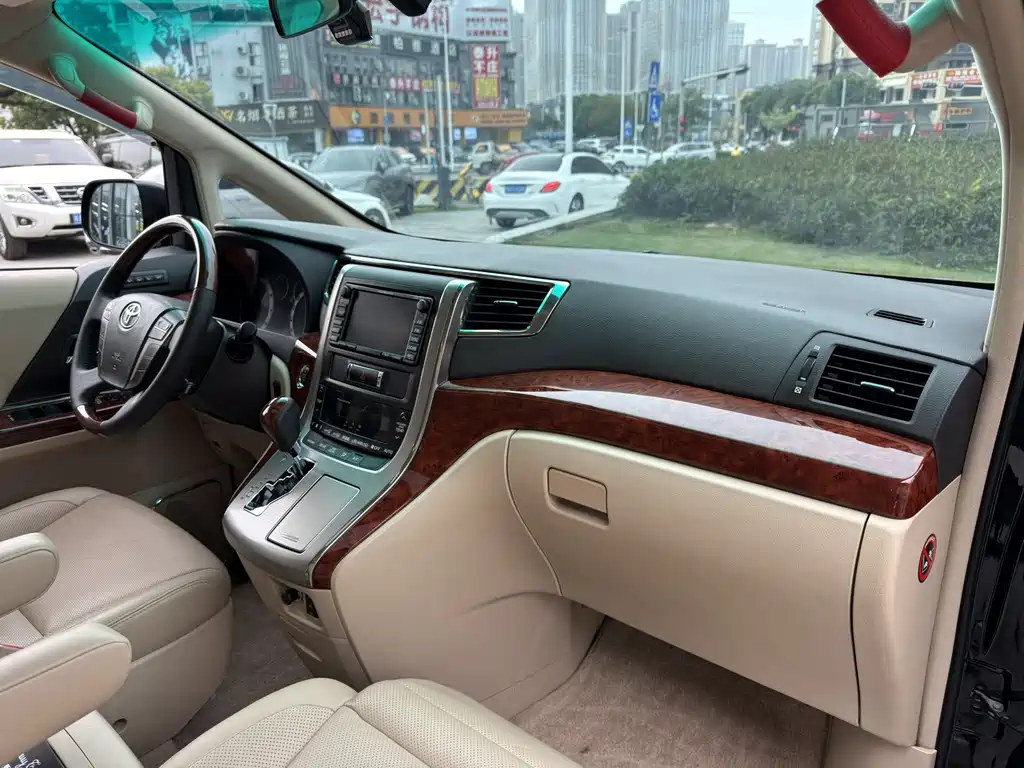 Toyota Alphard 2011 — фото 26
