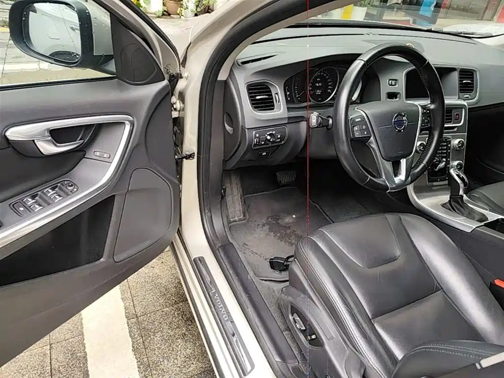 Volvo S60 2017 — фото 16