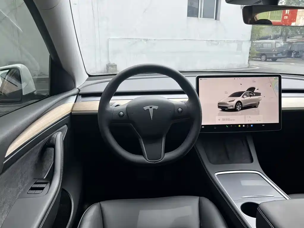 Tesla Model Y 2022 — фото 14