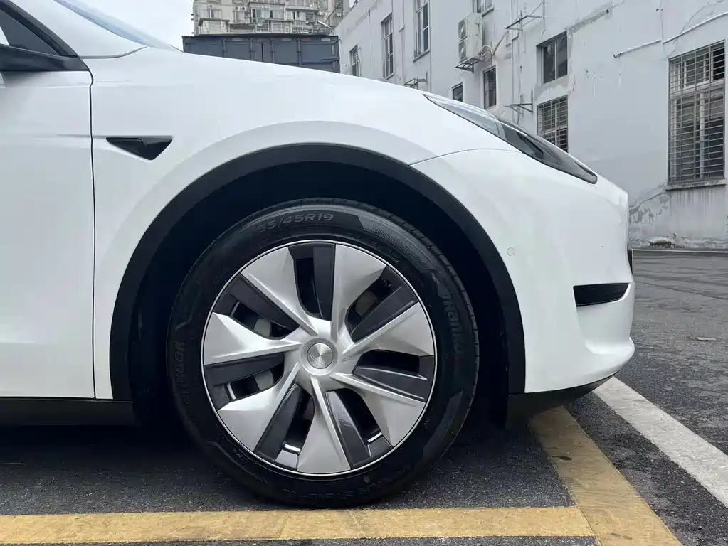 Tesla Model Y 2022 — фото 16