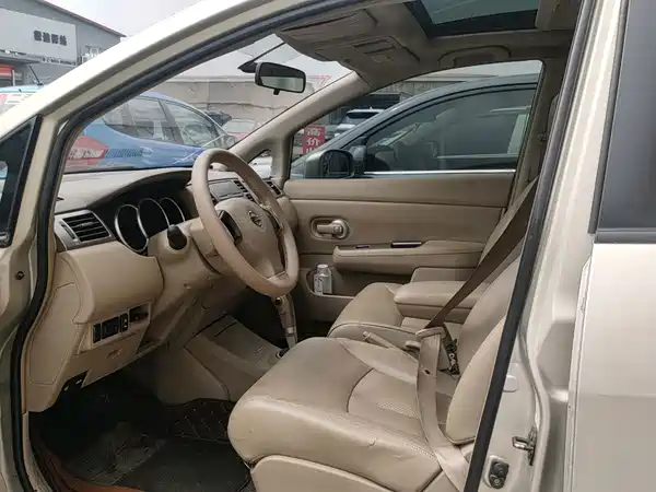 Nissan Tiida 2006