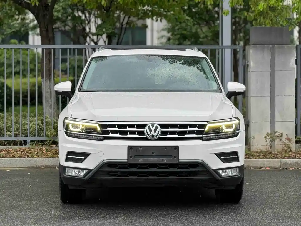 Volkswagen Tiguan L 2018 — фото 1