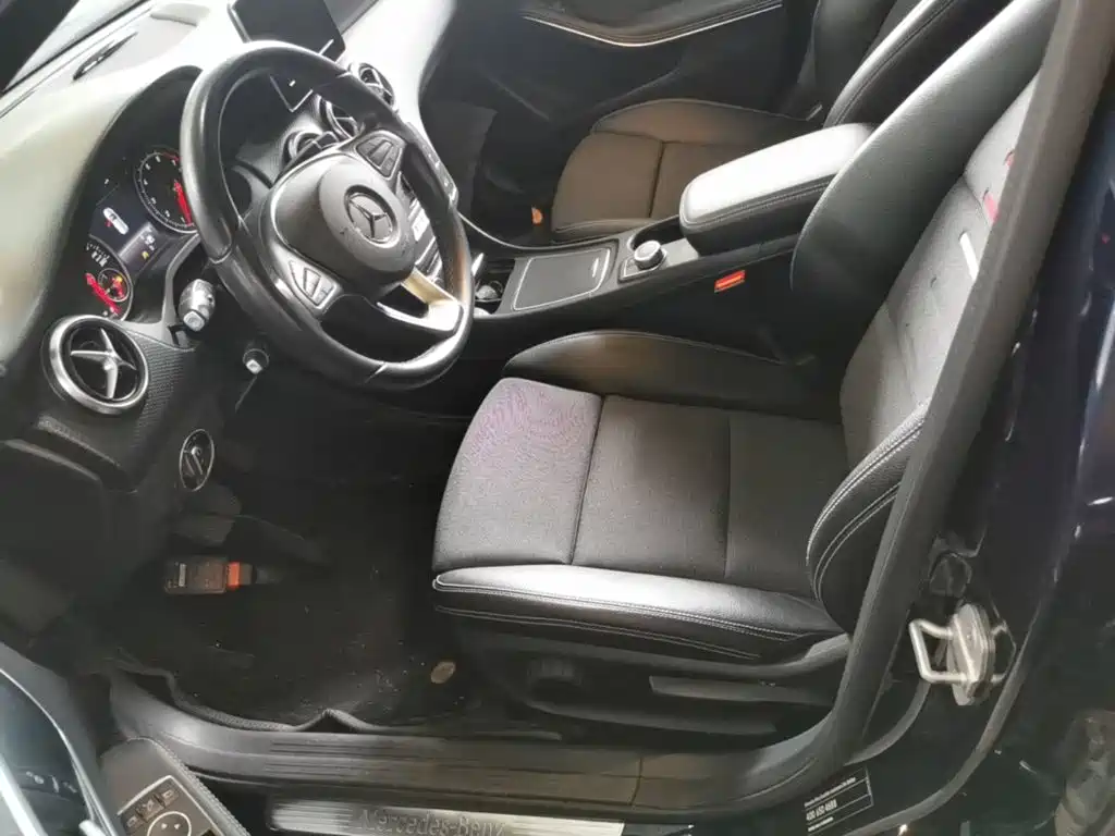 Mercedes-Benz A-Class 2017 — фото 15