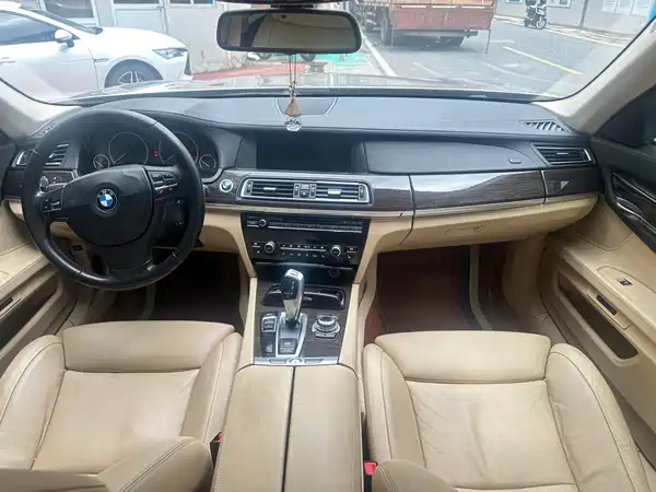 BMW 7 Series 2010