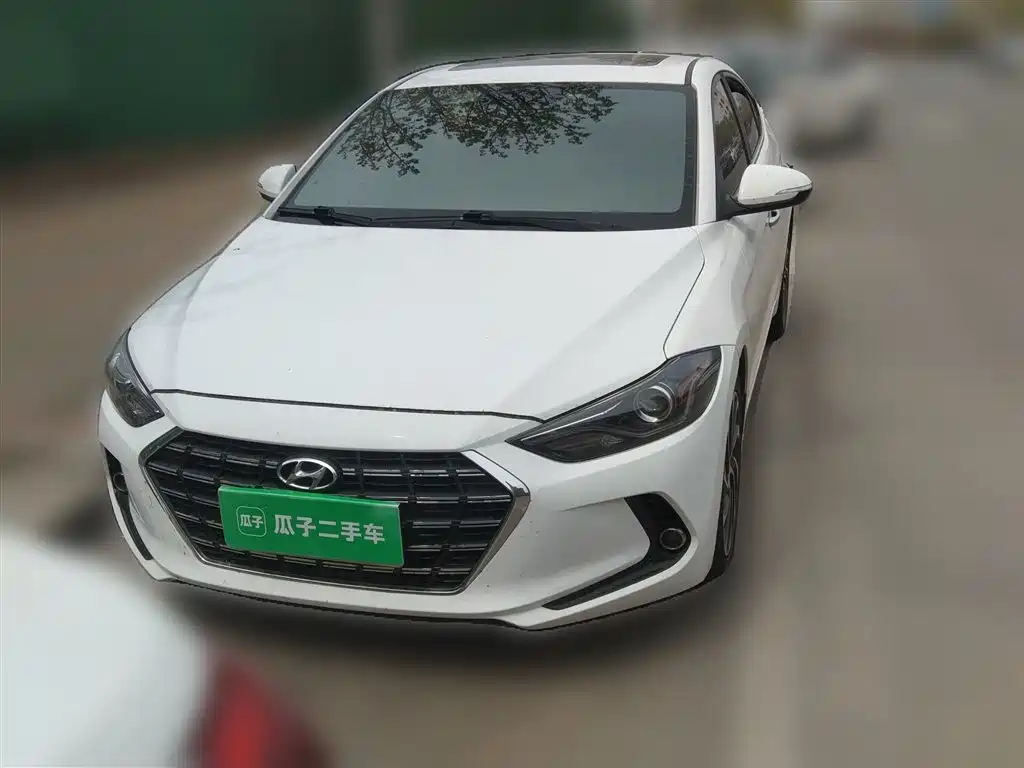 Hyundai Elantra 2019 — фото 24