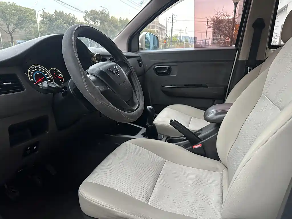 Wuling Rongguang V 2016 — фото 4