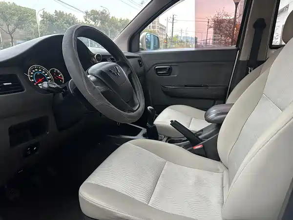 Wuling Rongguang V 2016