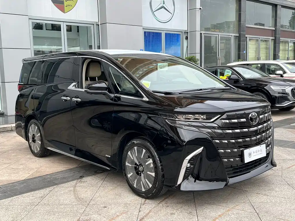 Toyota Alphard — фото 3