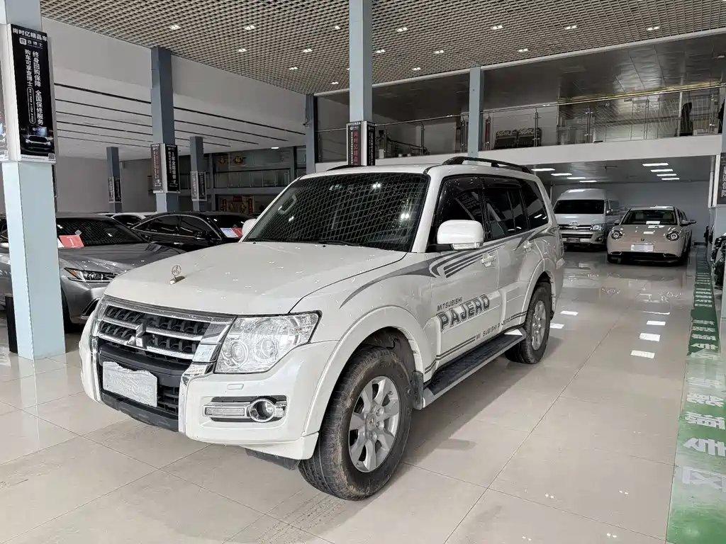 Mitsubishi Pajero 2019