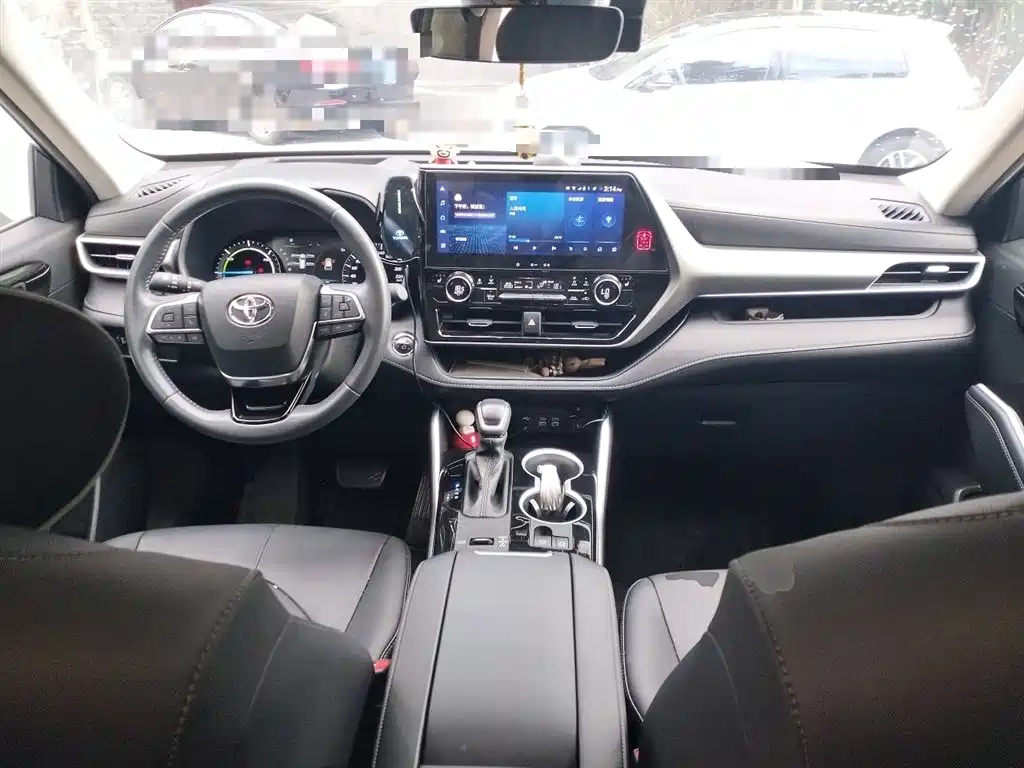 Toyota Highlander 2023 — фото 10