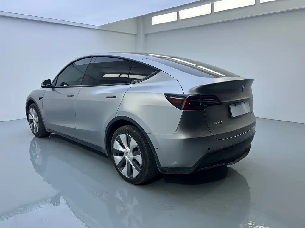Tesla Model Y 2023 — фото 12