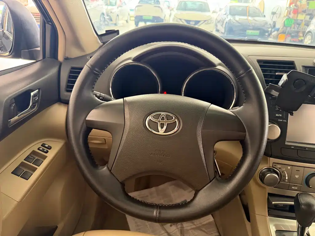 Toyota Highlander 2014 — фото 17